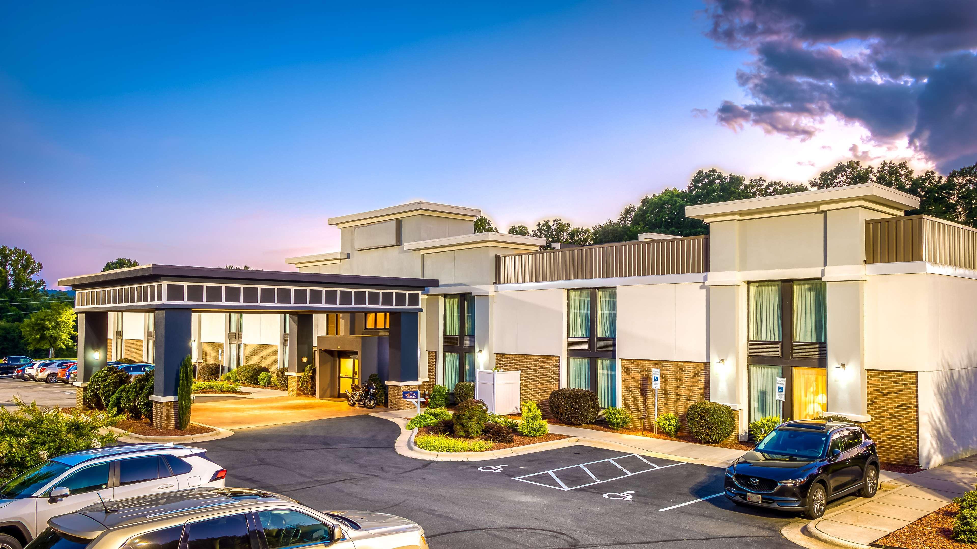 Best Western Plus Yadkin Valley Inn & Suites Jonesville Exterior foto